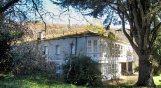 Pazo histórico con amplia finca situada a las puertas de las montañas del Caurel